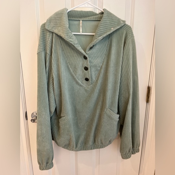 Free People, mint green velvet pullover!! - Picture 1 of 3
